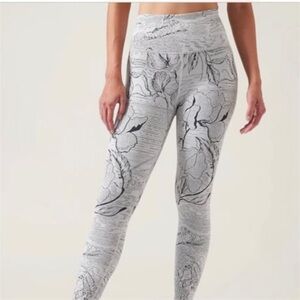 Brand new NEW Athleta Women's Textured 7/8 Tight, Size XS